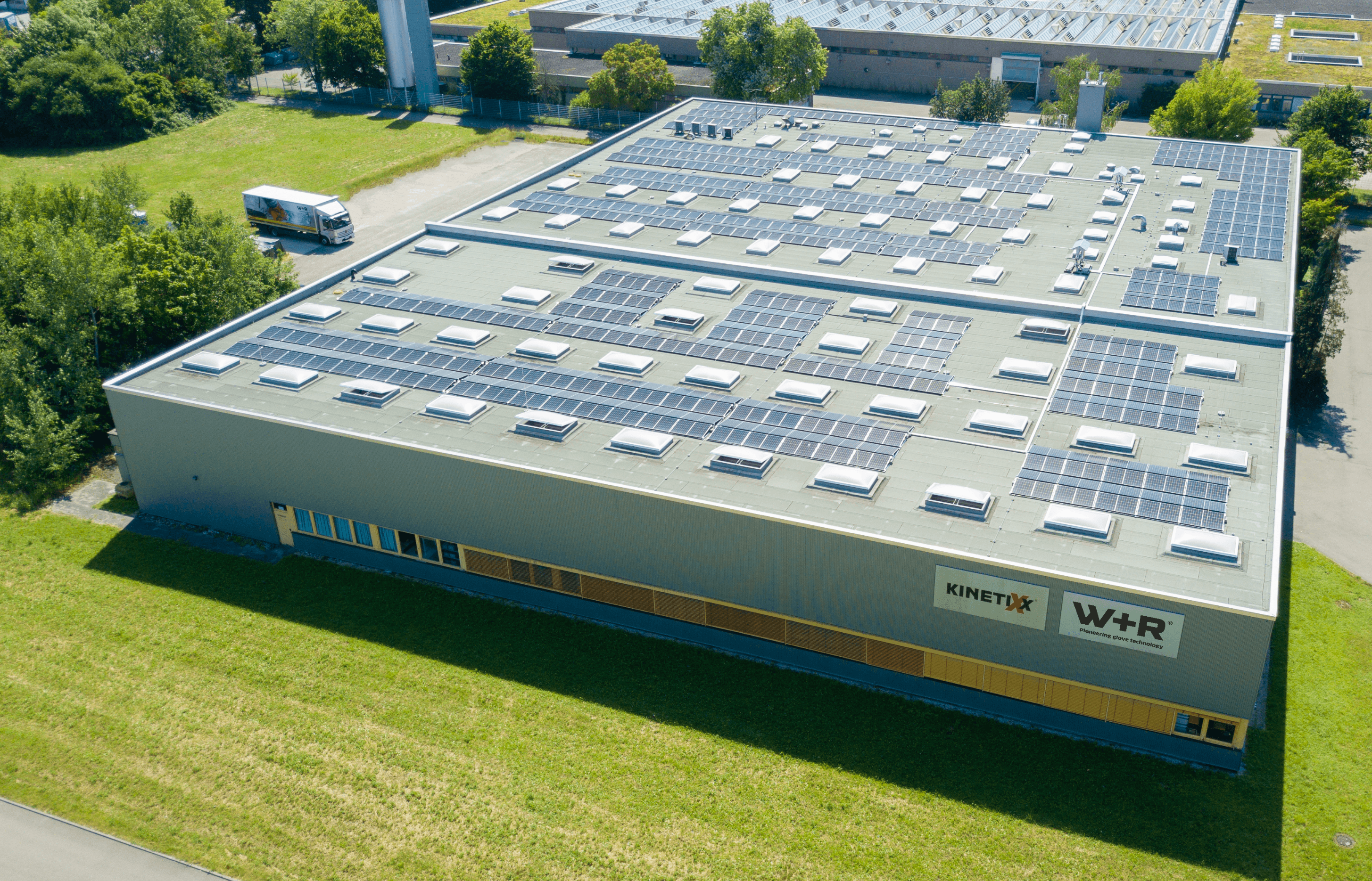 Historia W+R — tradycja produkcji rękawic od 1928 roku